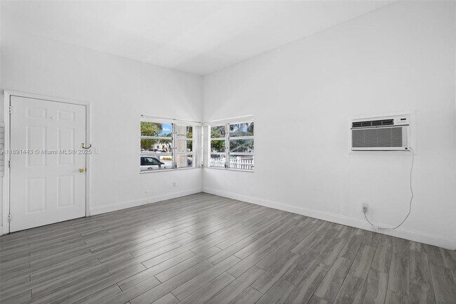 Building Photo - 8135 Crespi Blvd