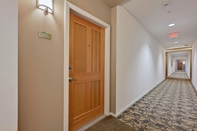 Building Photo - Prime Location, Luxurious Living!