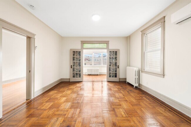 Building Photo - 598 67th St