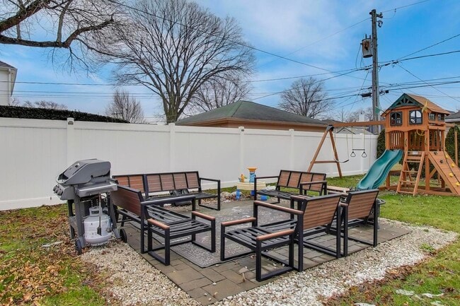 Building Photo - 710 S Hawthorne Ave