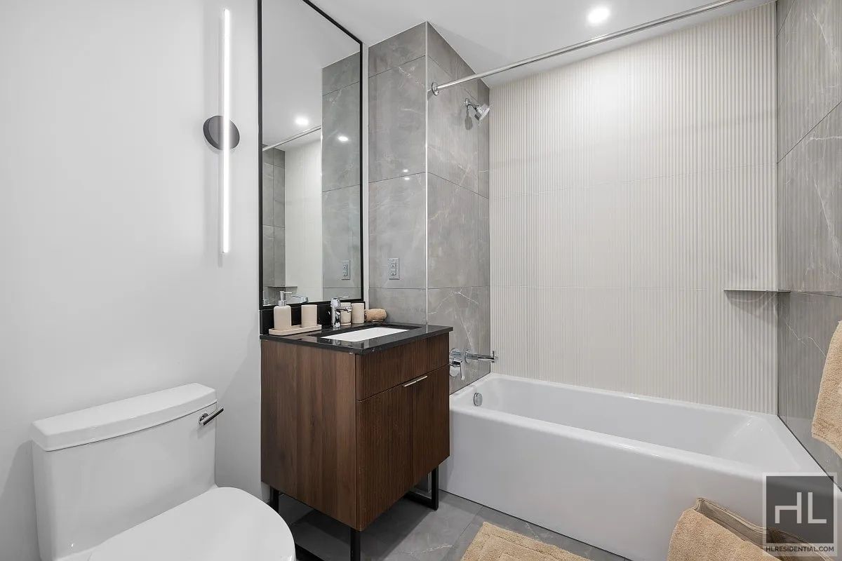 Building Photo - Luxurious Woodside 2 Bedroom/2 Bath  with Views!