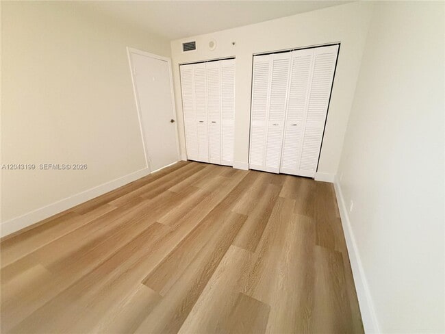 Building Photo - 2625 Collins Ave