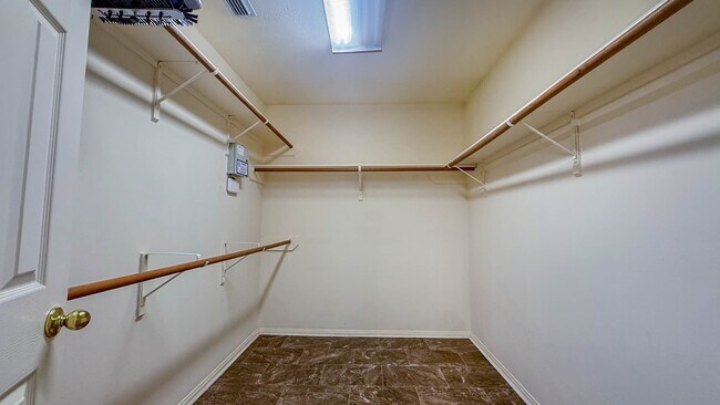 Building Photo - 25915 Drybrook Rd
