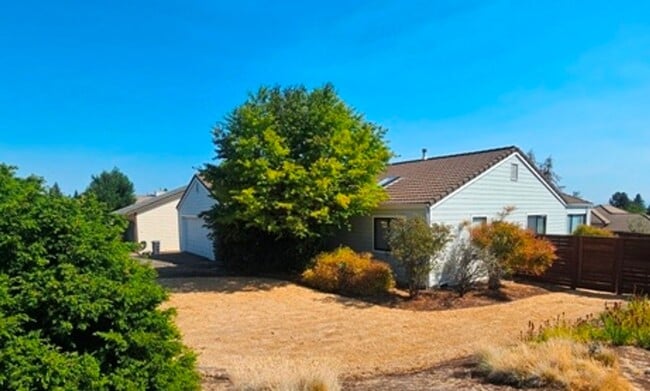 Building Photo - 3Bd/2Ba Single Story Home-For viewing!