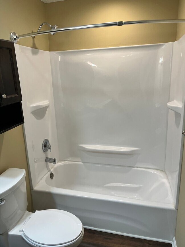 Building Photo - Spacious