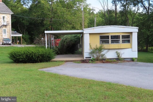 Building Photo - 14169 Buchanan Trail W