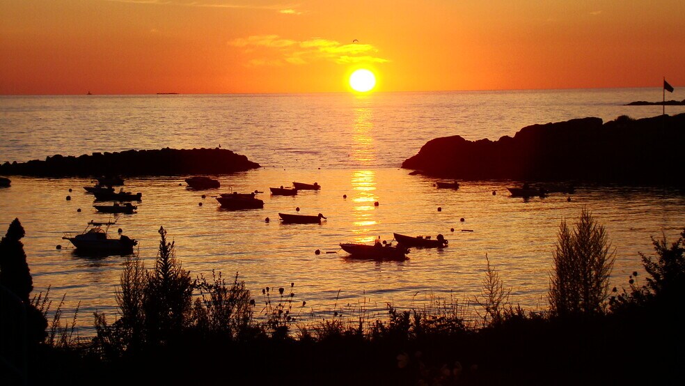 Gunrock sunset - 143 Atlantic Ave