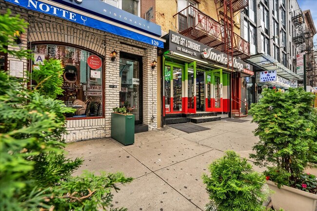 Building Photo - 120 Mulberry St