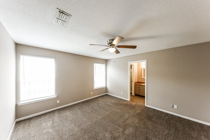 Building Photo - 2737 W Aberdeen Dr