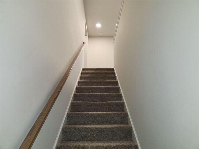 Building Photo - 235 Vly Oak Dr