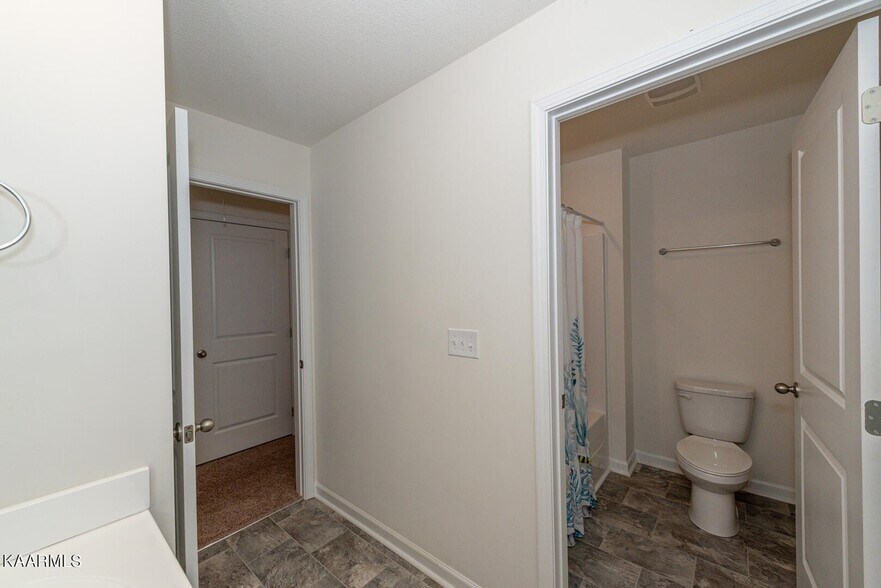 Building Photo - 1606 River Poppy Rd