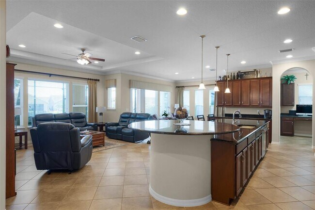 Building Photo - 290 Silver Maple Rd