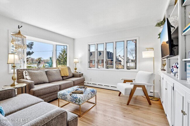 Building Photo - 1850 Fernwood Rd