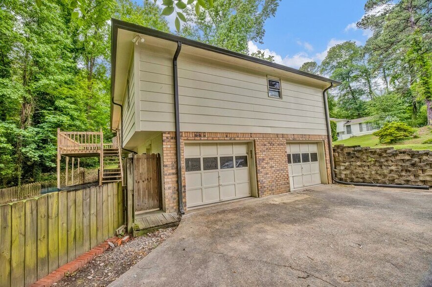 Building Photo - 3541 W Lakeside Dr