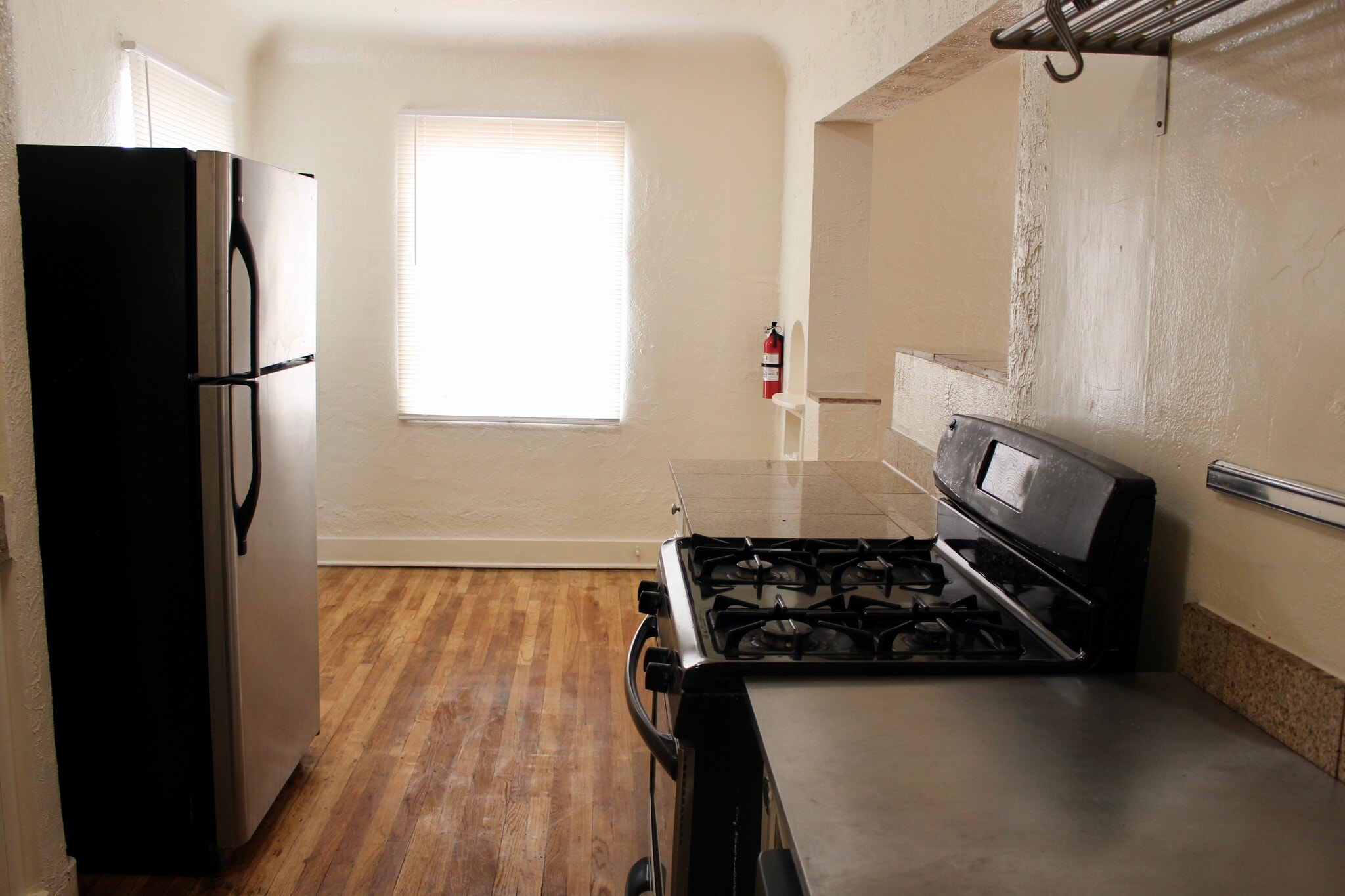 Kitchen - 214 Pine St SE