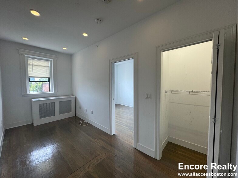 Building Photo - 11 Queensberry St