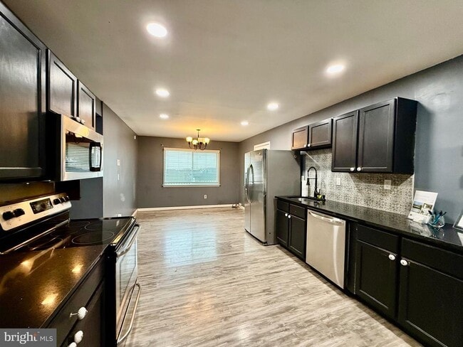 Building Photo - 7635 Stoney Creek Dr