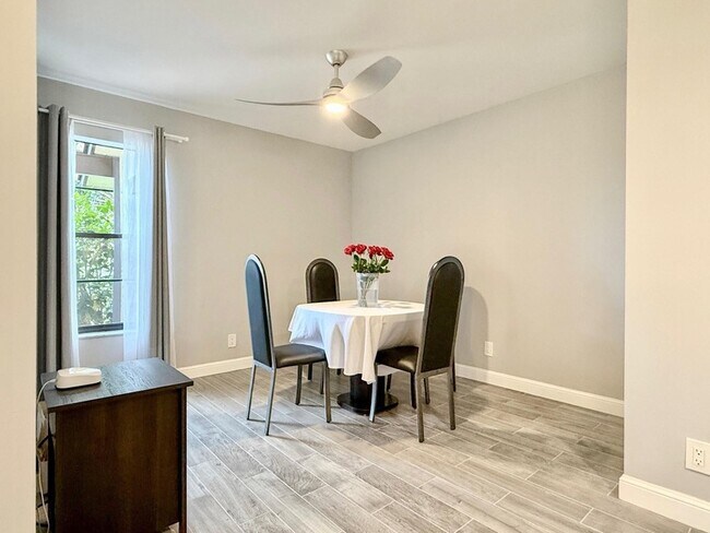 Building Photo - 10615 Ocean Palm Way