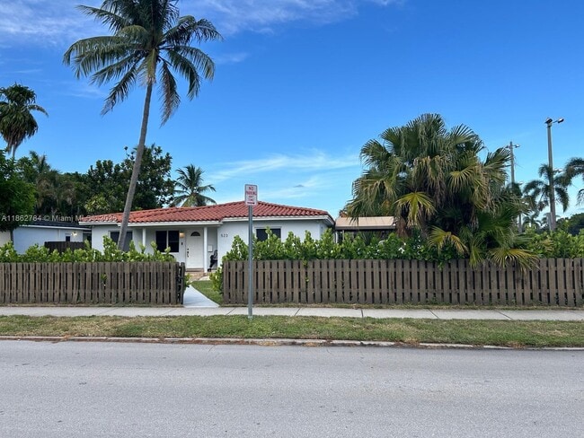 Primary Photo - 523 S 16th Ave