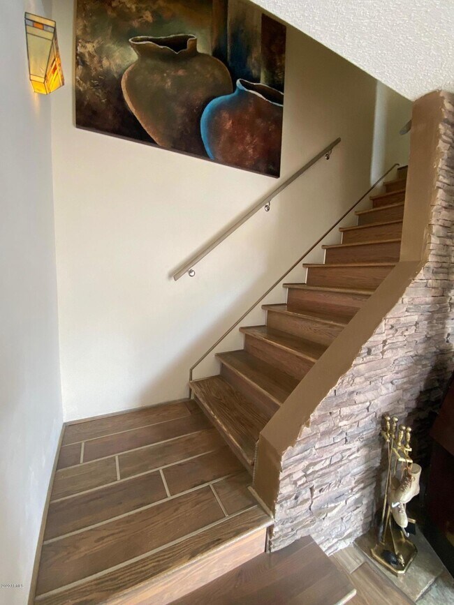 Building Photo - 808 E Cochise Dr