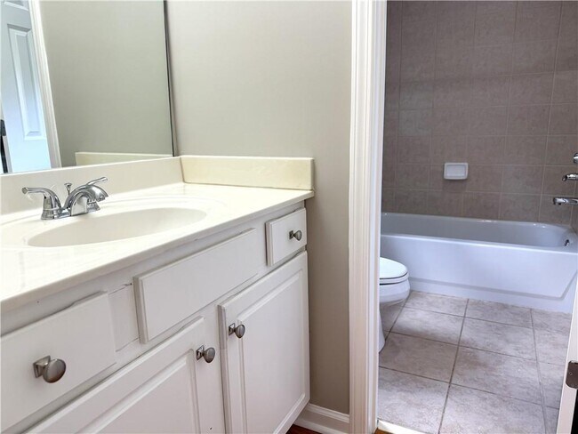 Building Photo - 889 Lenox Ct NE