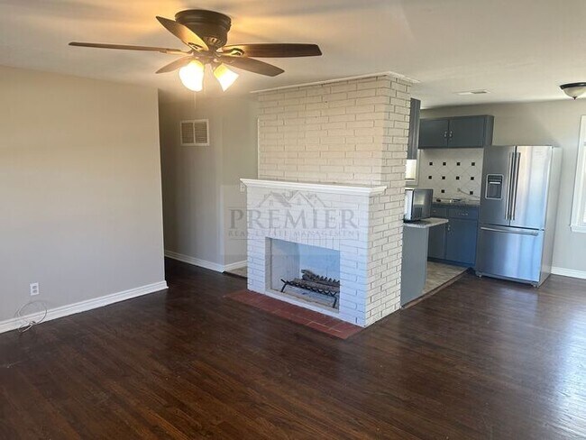 Building Photo - 8205 E 53rd KC MO -3 bed / 1 full bathroom...