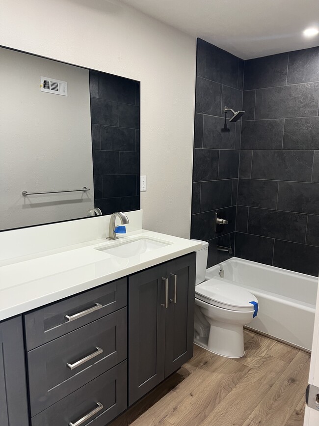 Building Photo - 10034 Via La Cantera