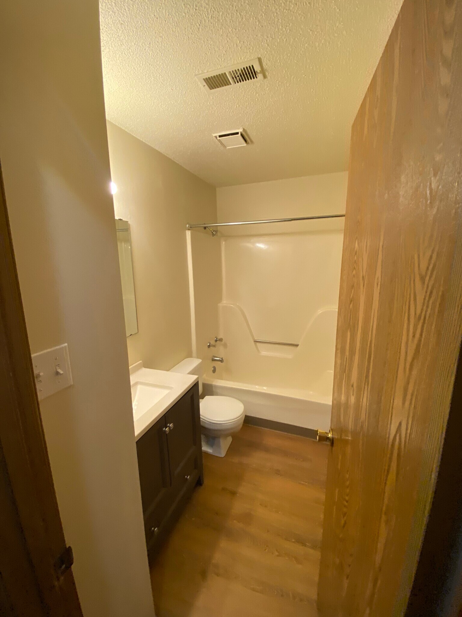 Bath - 7336 Hampton Ave