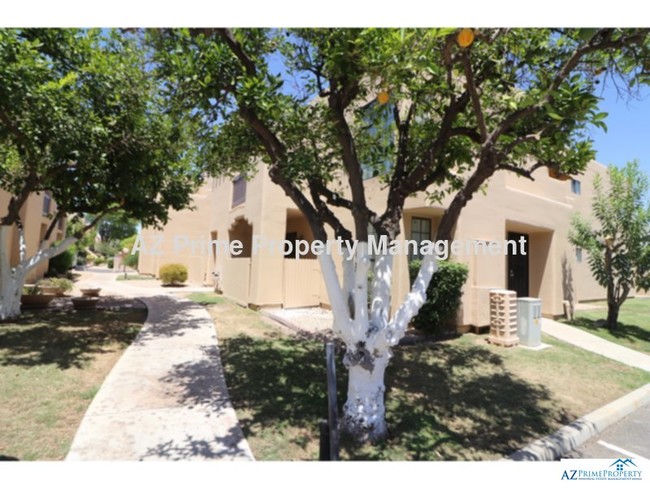 Building Photo - 5402 E Windsor Ave