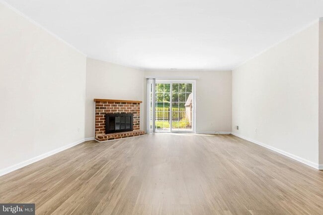 Building Photo - 303 Kidwelly Ct