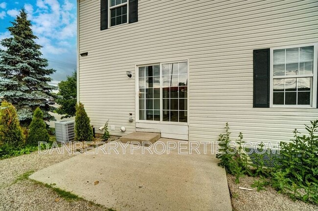 Building Photo - 1127 N Byrne Rd