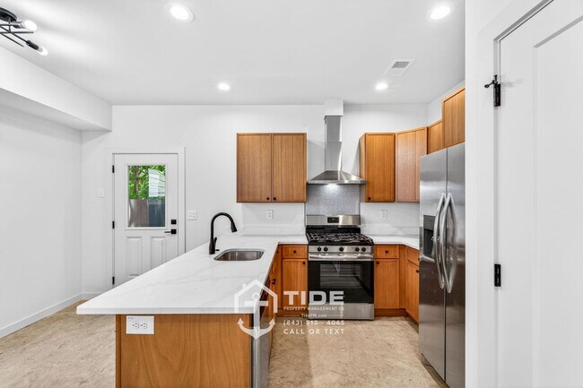 Building Photo - Move-In Ready Home Near Park Circle