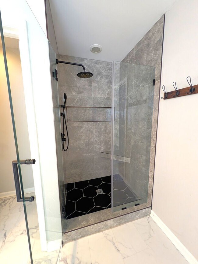 Building Photo - Pristine 4 bed, 2.5 bath Home Located in the Falcon Ridge Community!