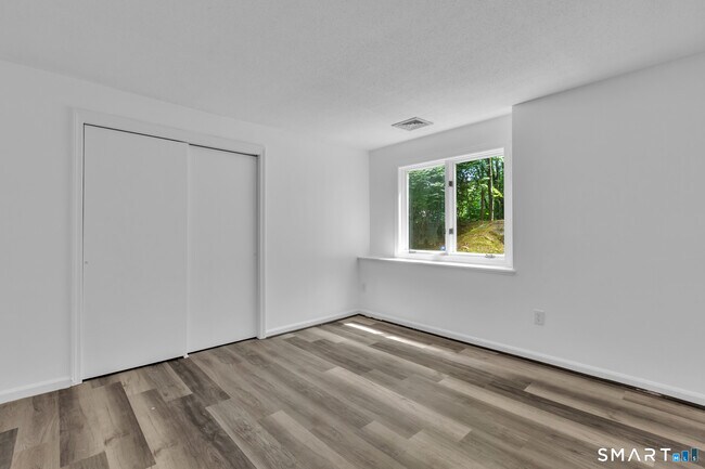 Building Photo - 15 Cardinal Dr