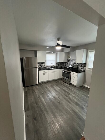 Kitchen - 5024 N 84th St