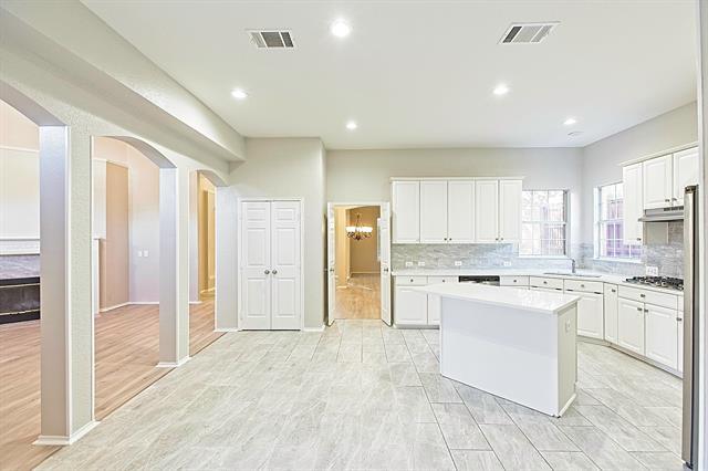 Building Photo - 2405 Hopkins Dr