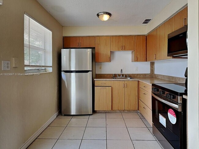 Building Photo - 5491 SW 6th St