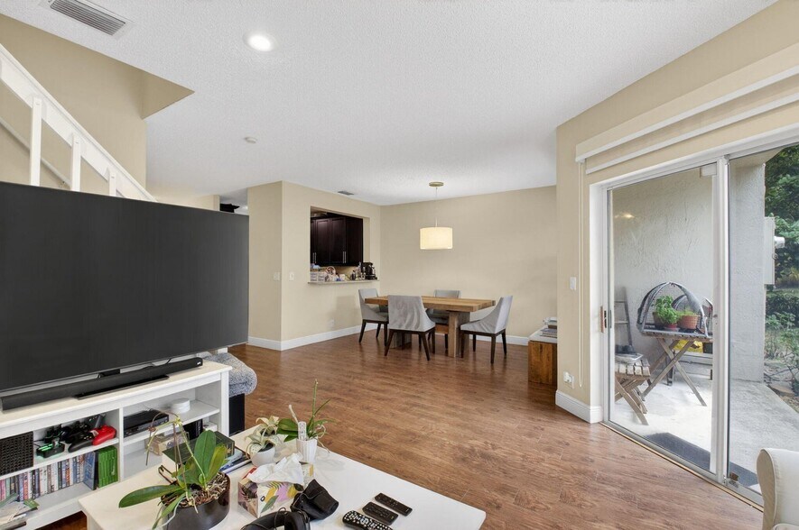 Building Photo - 20951 Via Alamanda