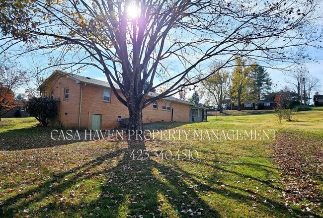 Building Photo - Coming Soon! 4 Bed | 1.5 Bath Home in Prim...