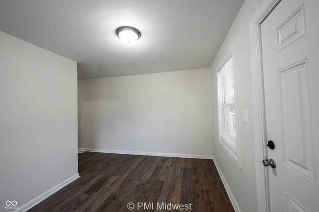 Building Photo - 512 N Chester Ave