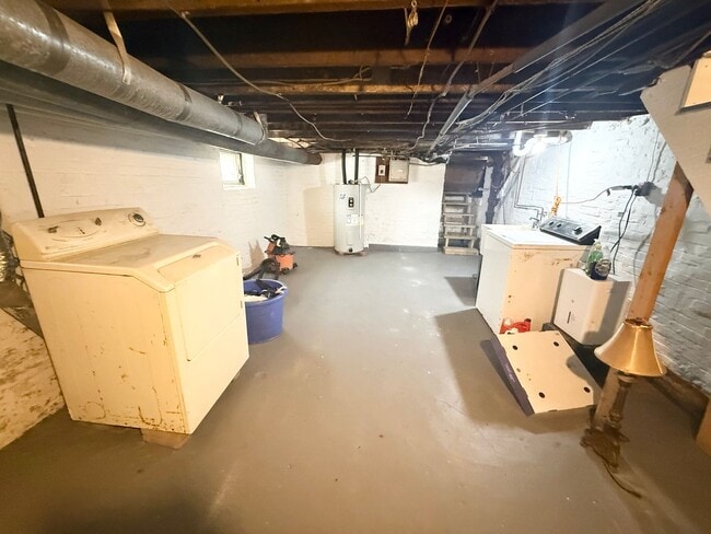 Building Photo - 242 Pusey Ave