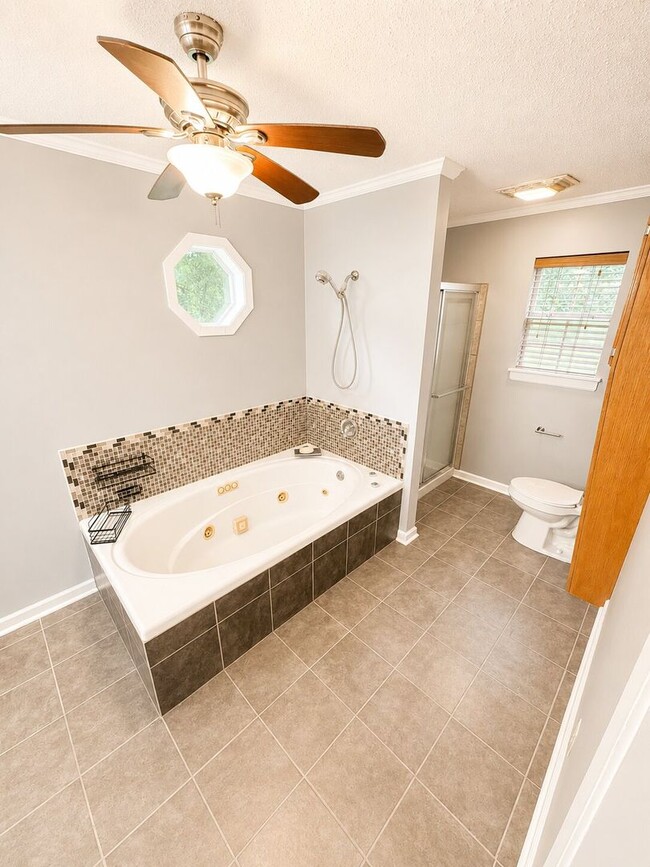 Building Photo - Haughton Home!