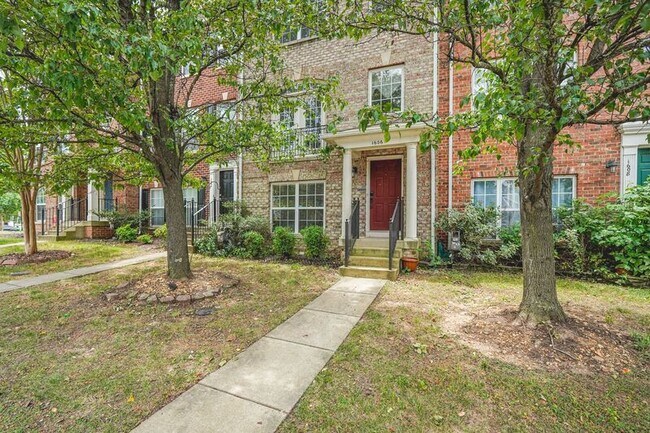 Building Photo - 1606 Wilcox Ave