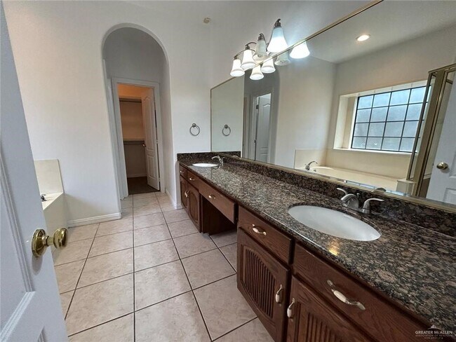 Building Photo - 13 Santa Teresa St