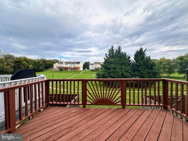 Building Photo - 7127 Ladd Cir