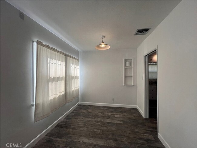 Building Photo - 2588 Genevieve St N