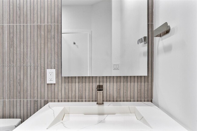 Building Photo - 21301 NE 38th Ave