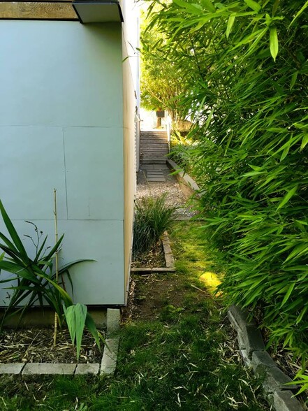 Pathway to the mailbox on Corson Ave. - 6606 Corson Avenue South