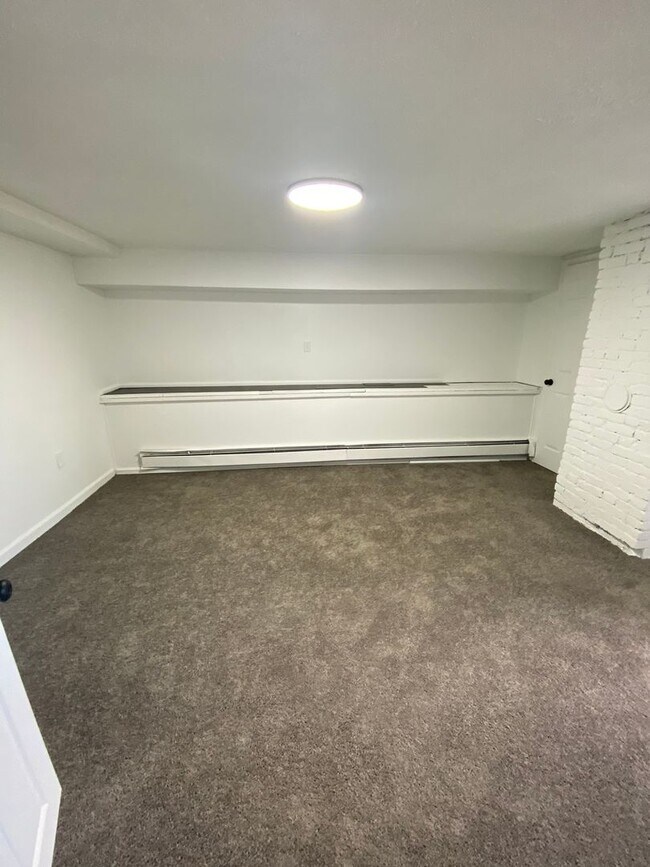 Building Photo - Available MAY 2026 - Beautiful renovated 3 Bedroom, 2 Bath Home in Heart of Allentown!