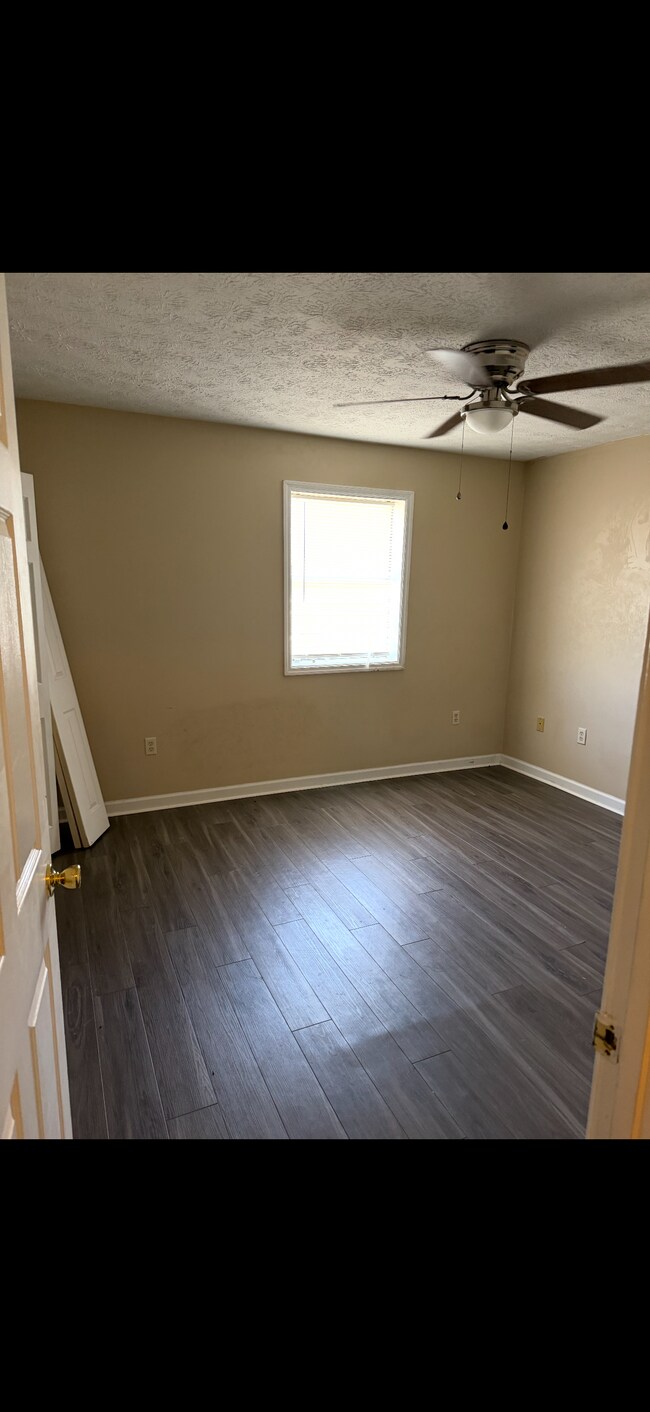 Building Photo - 100 Rockcastle St